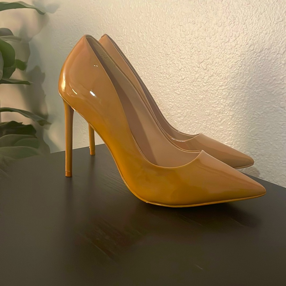Steve Madden Vala Pumps - Tan